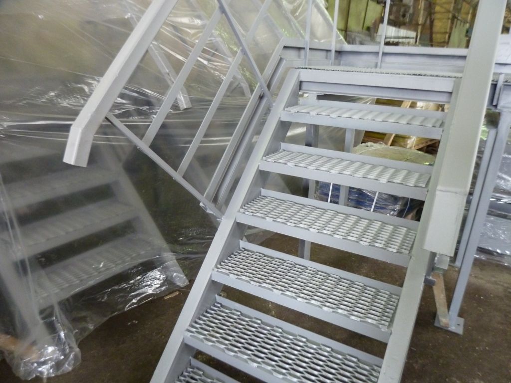 Изготовление металлоконструкций лестницы