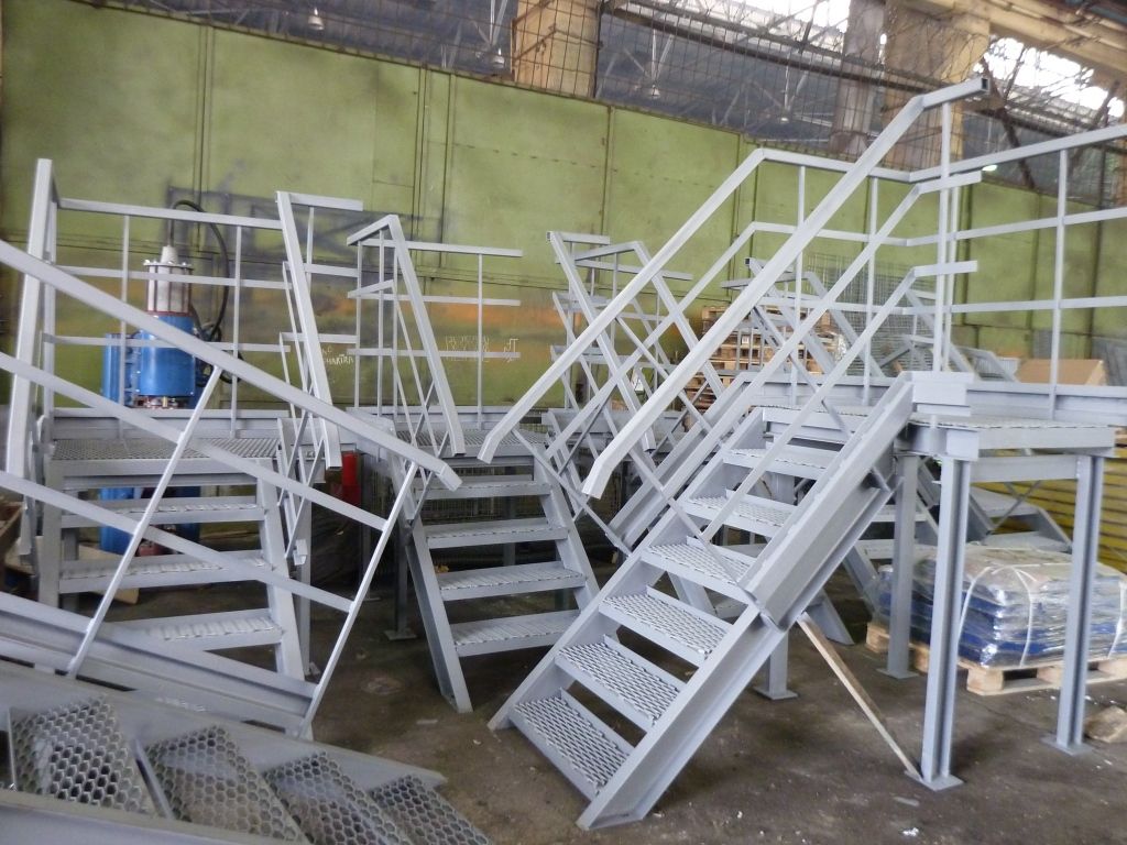 Металлические лестницы для промышленных зданий